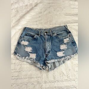Lee Women’s Riders Distressed Jean Shorts Size 34 x 31